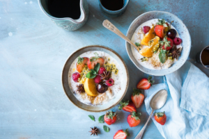 healthy oatmeal breakfast with fruit